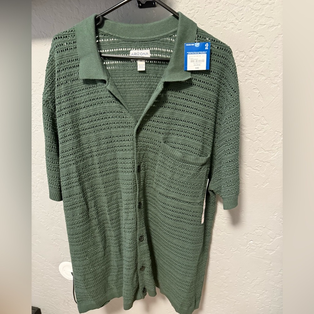 Men’s Green Knit Shirt size XXL.